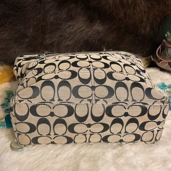 Coach purse (4107)  - Picture 4 of 16